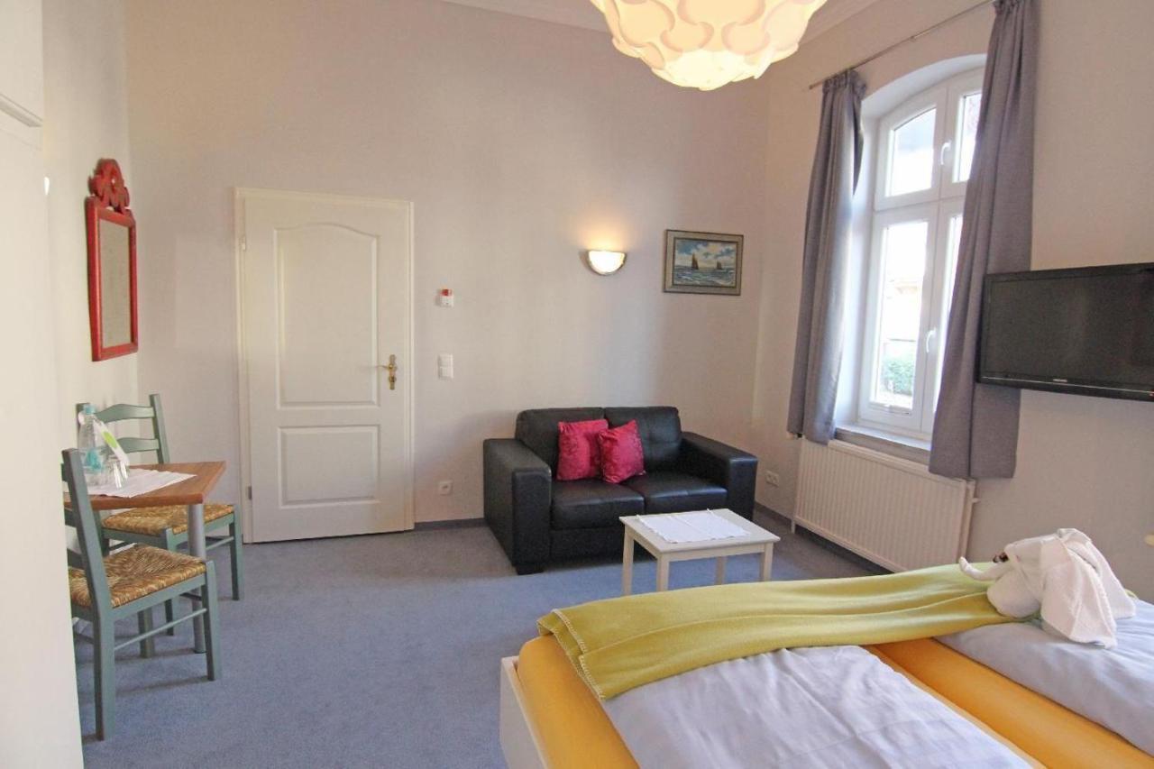 Kapitaenshaus-Lassen-Zimmer-Amistad Hotell Westerland Exteriör bild